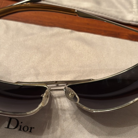 DIOR Estorile YN7KH Sunglasses, cleaning cloth, cloth pouch and case - Picture 12 of 16